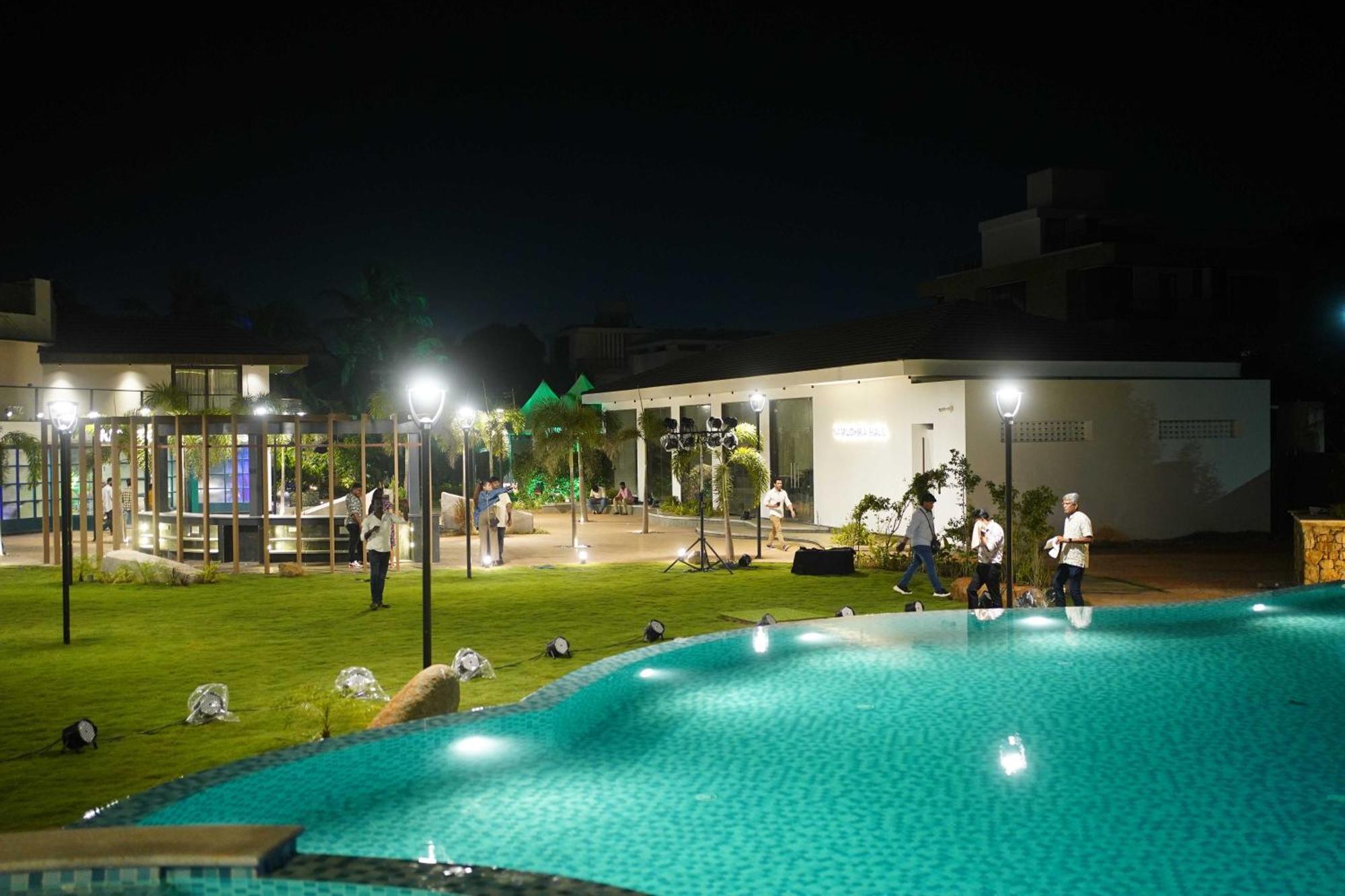 Mstays Ecr By Mirabilis Hotel Ченай Екстериор снимка