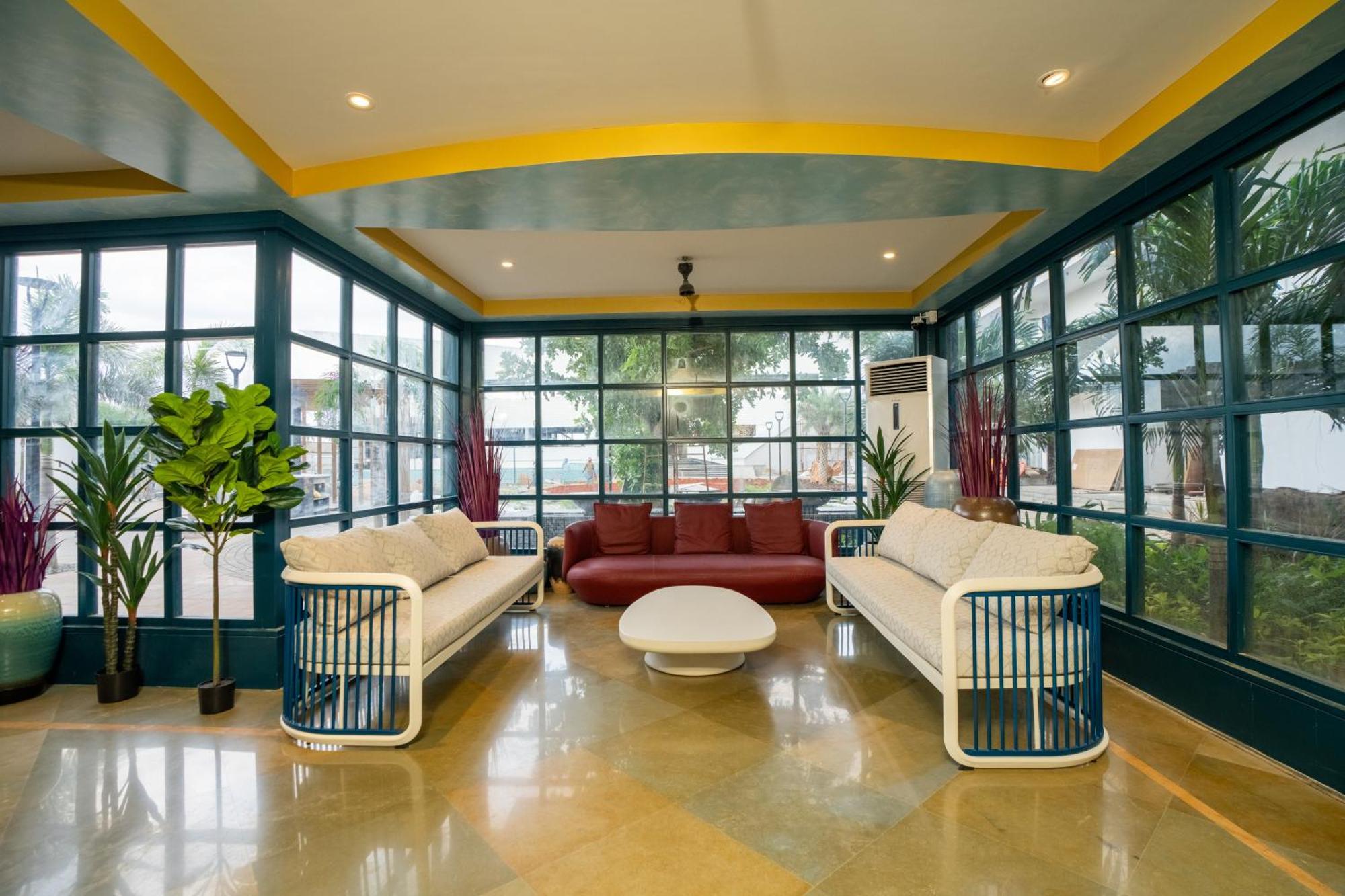 Mstays Ecr By Mirabilis Hotel Ченай Екстериор снимка