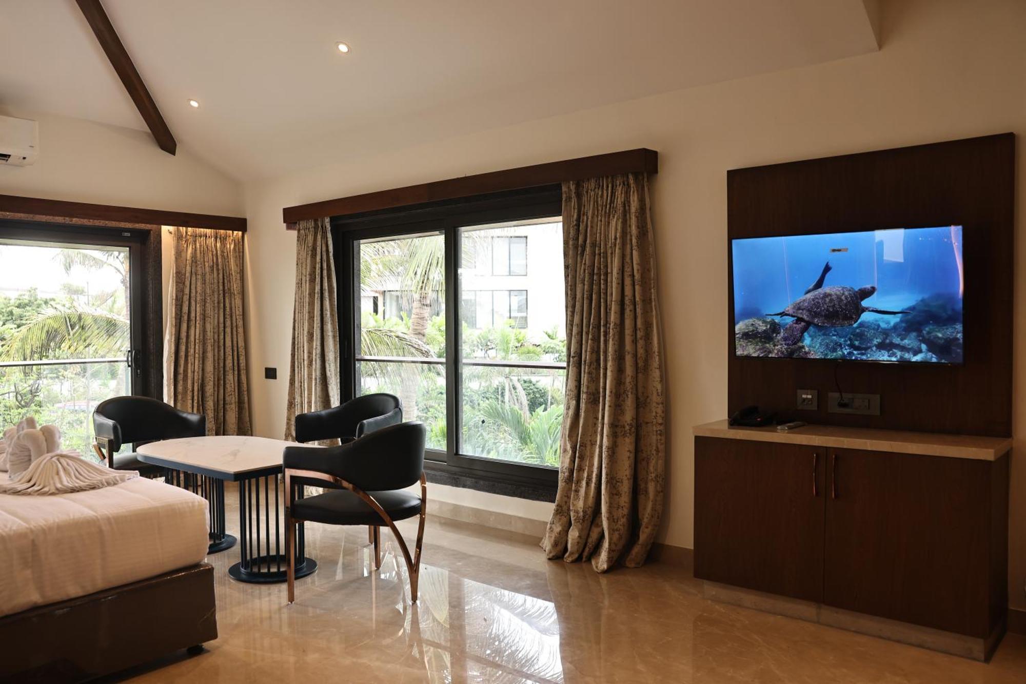 Mstays Ecr By Mirabilis Hotel Ченай Екстериор снимка