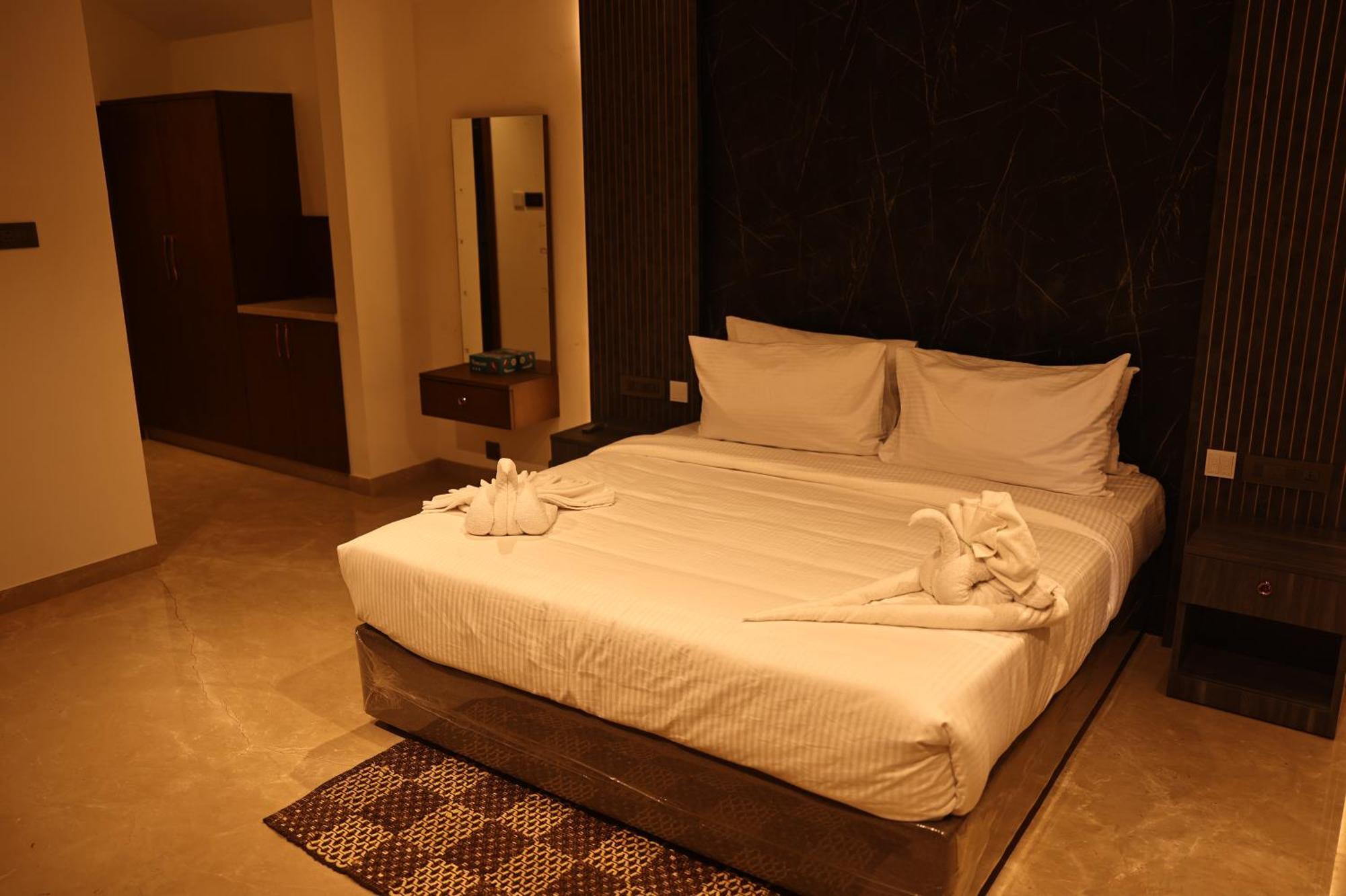 Mstays Ecr By Mirabilis Hotel Ченай Екстериор снимка