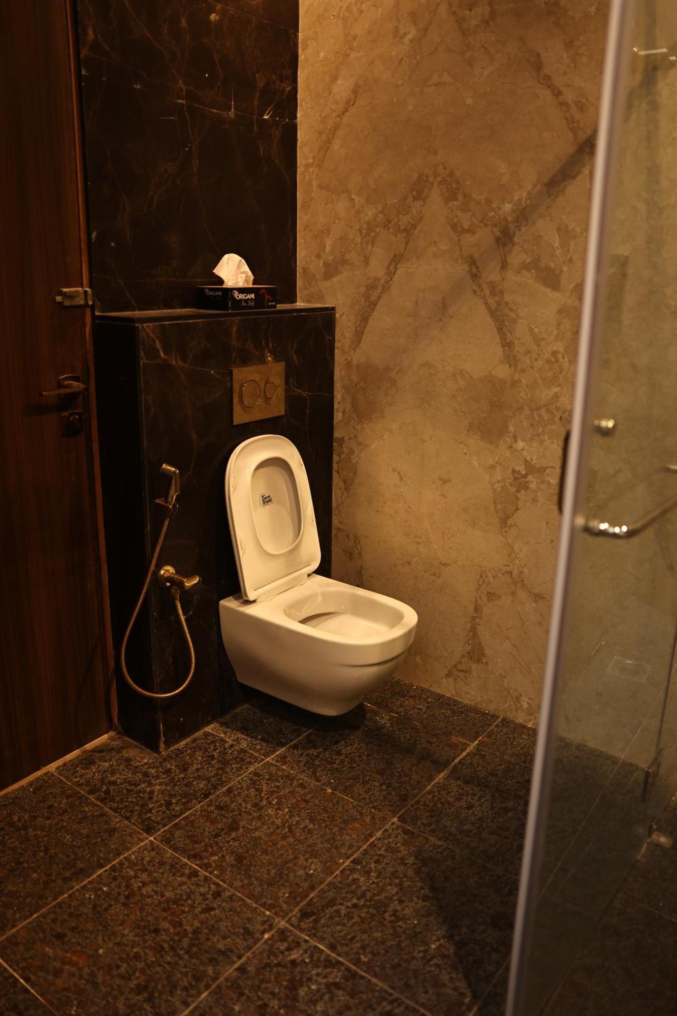 Mstays Ecr By Mirabilis Hotel Ченай Екстериор снимка