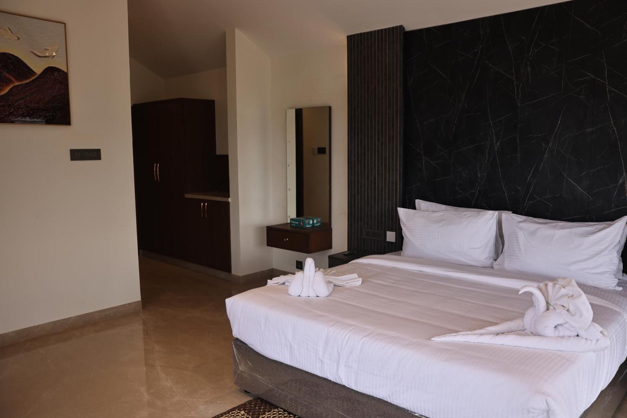 Mstays Ecr By Mirabilis Hotel Ченай Екстериор снимка