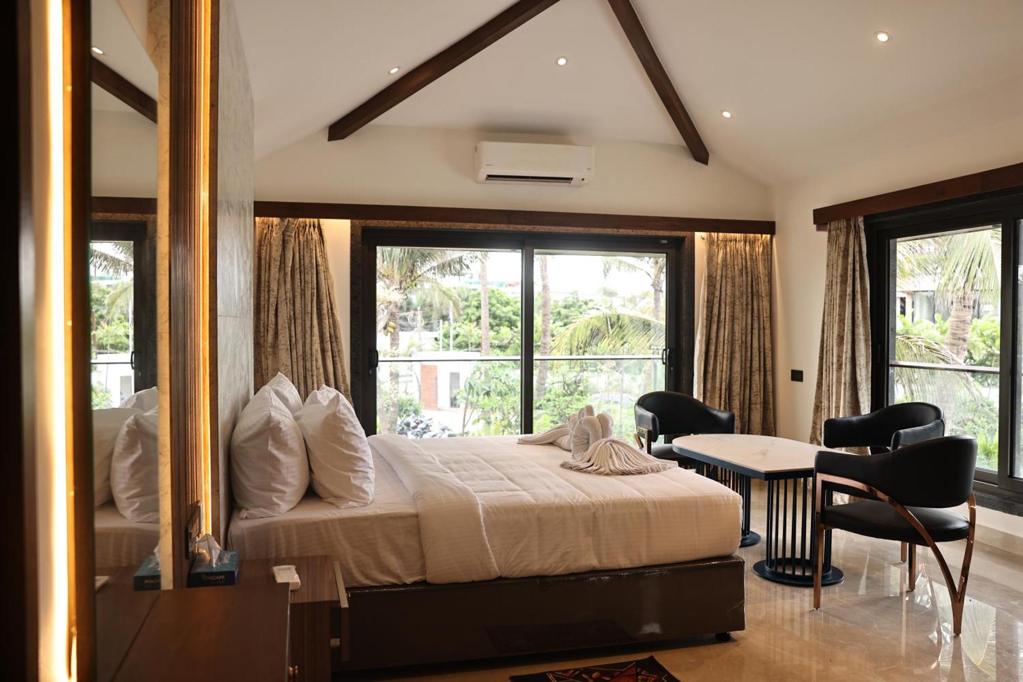 Mstays Ecr By Mirabilis Hotel Ченай Екстериор снимка