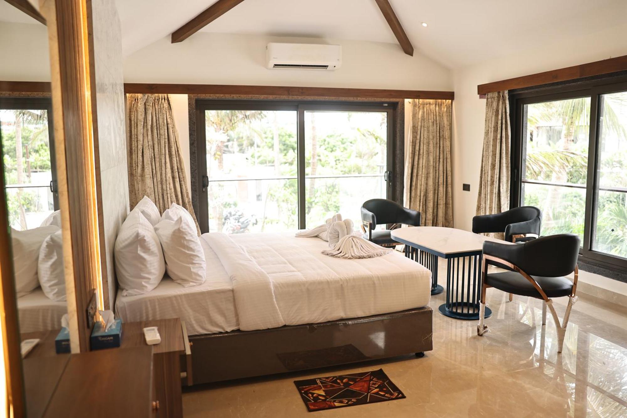 Mstays Ecr By Mirabilis Hotel Ченай Екстериор снимка