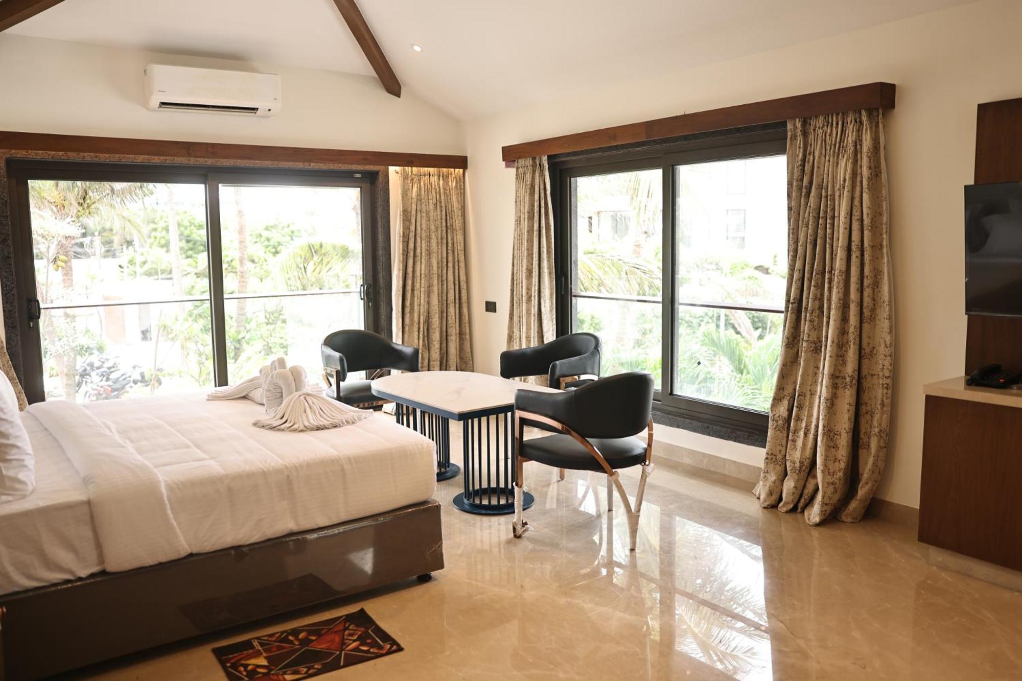 Mstays Ecr By Mirabilis Hotel Ченай Екстериор снимка