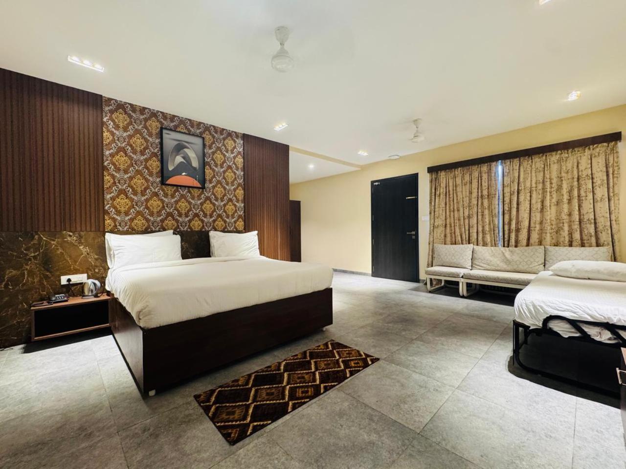 Mstays Ecr By Mirabilis Hotel Ченай Екстериор снимка