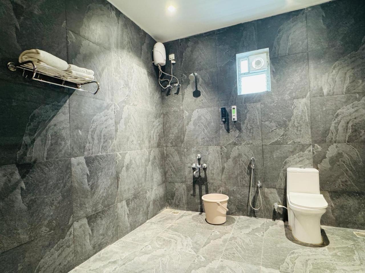 Mstays Ecr By Mirabilis Hotel Ченай Екстериор снимка